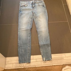 Zara light wash blue frayed mid rise skinny jeans size 6